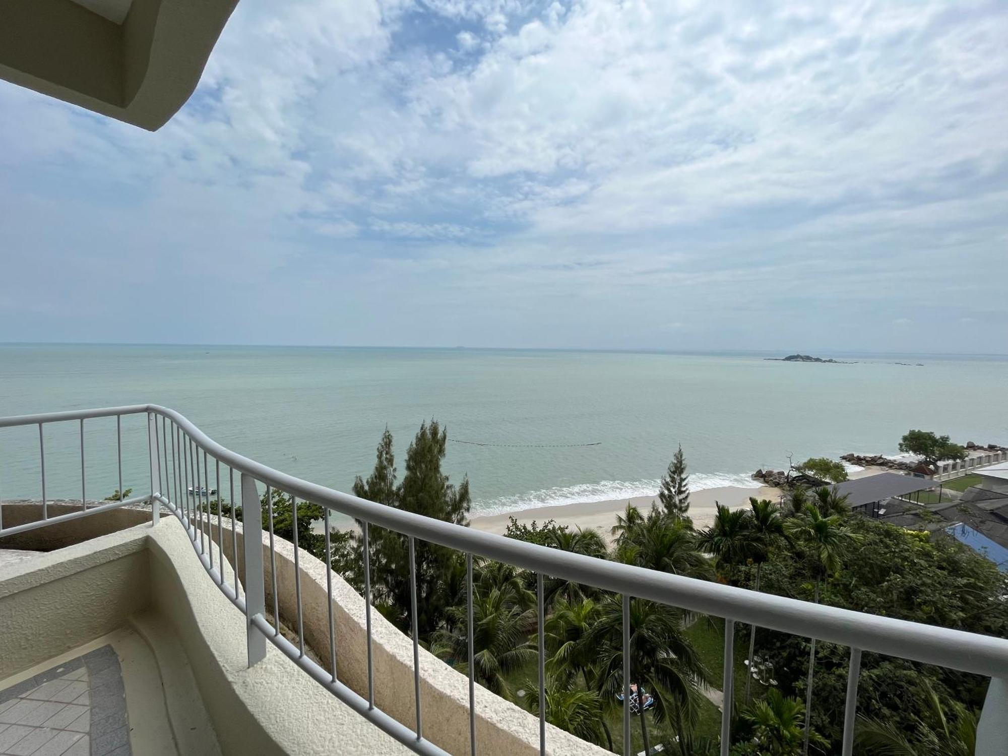 Paradise By The Sea In Penang By Veron At Rainbow Paradise Hotel Tanjung Bungah  Exterior photo